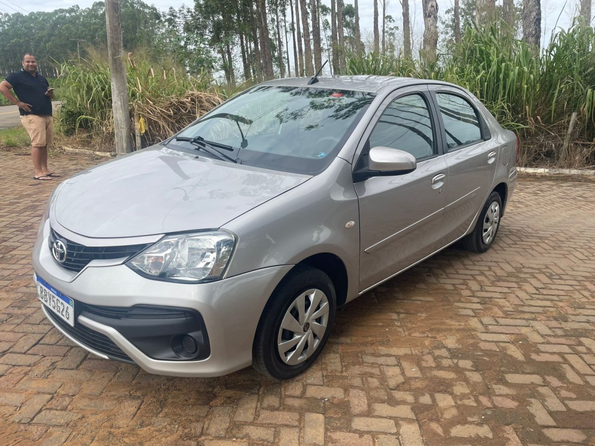 Etios sd xs 15 at